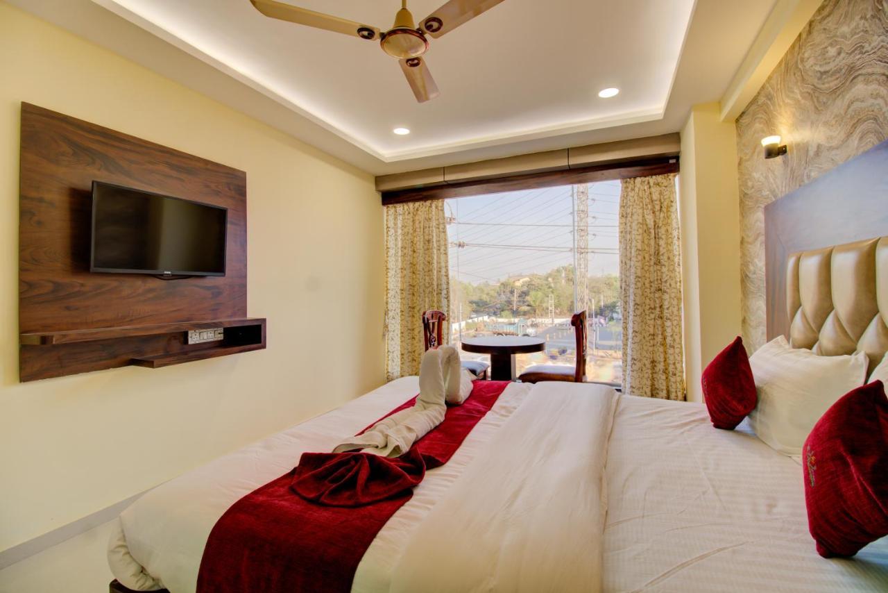 Hotel Samaira Residency,Dombivali Dive Exterior foto